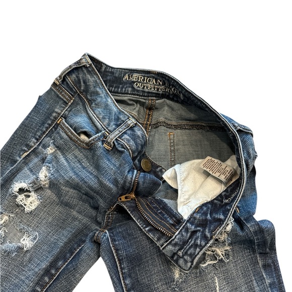 American Eagles Distressed Blue Jeans - Picture 4 of 5
